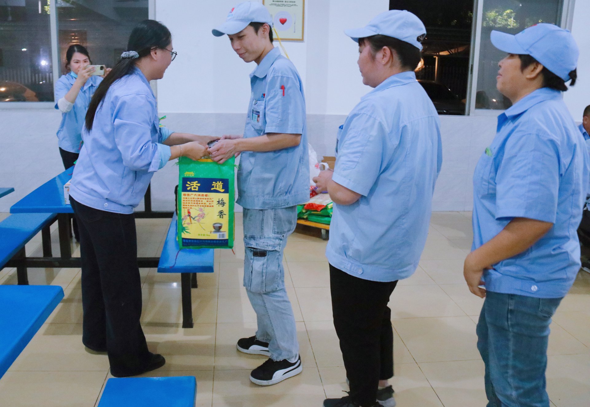 10月份員工生日會照片