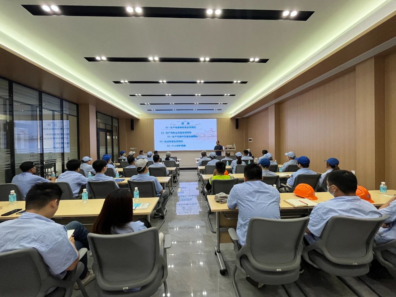 開展職業(yè)健康安全防范知識普及培訓(xùn)